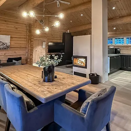 Stunning home in Sjusjen with 5 Bedrooms, Sauna&WiFi Ferienhaus Sjusjoen