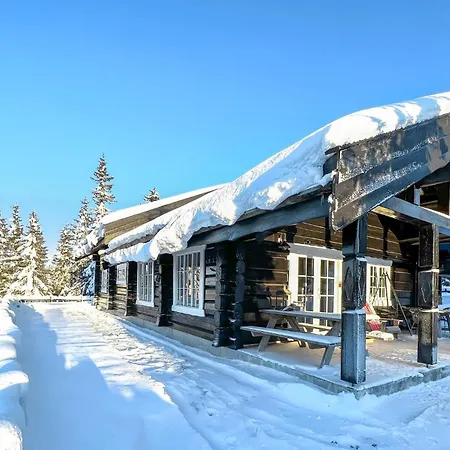 Stunning home in Sjusjen with 5 Bedrooms, Sauna&WiFi Ferienhaus Sjusjoen
